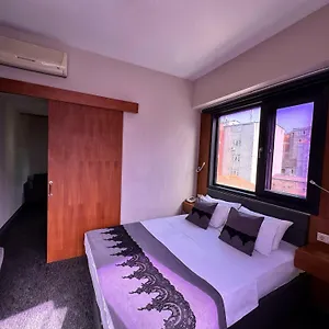  Hotel Black Art