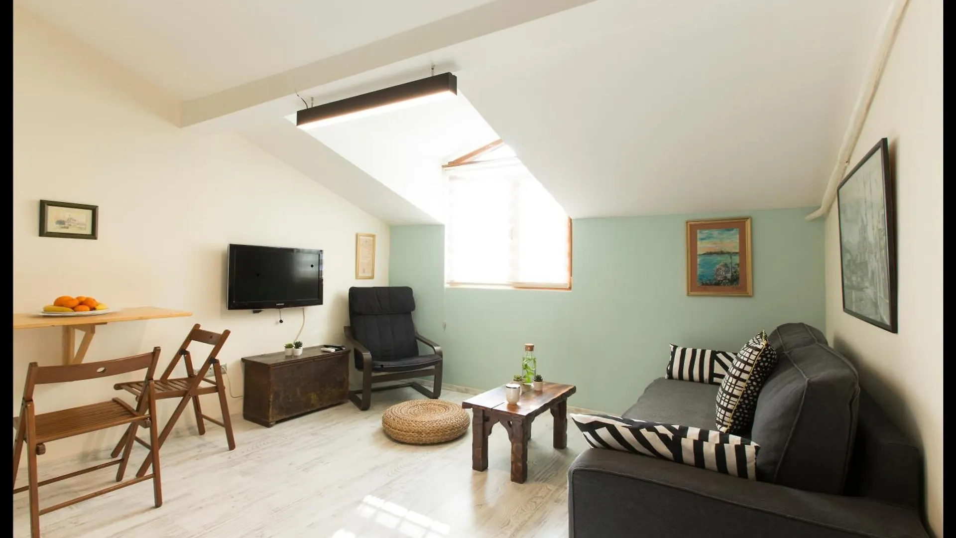 Istanbul Apartment 0*,
